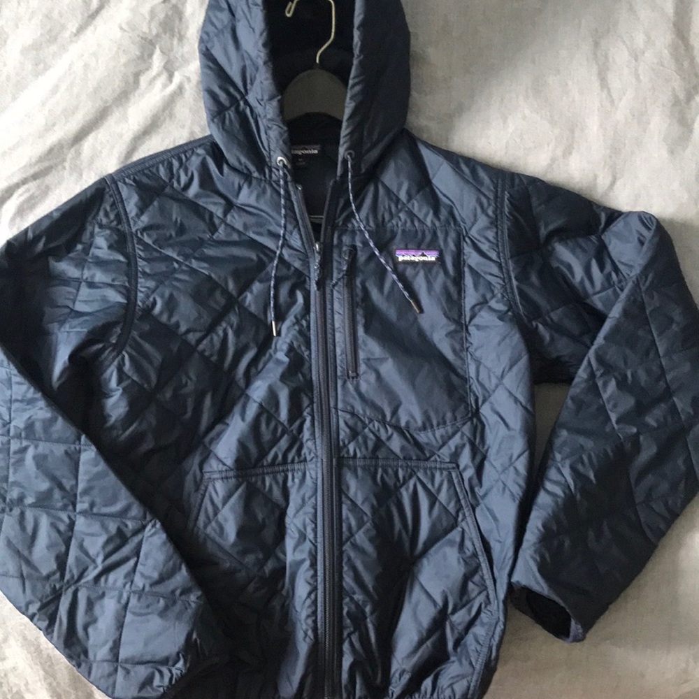 Patagonia Mens diamond quilted bomber hoody. XS New Navy Like New